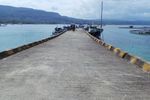 Santai Sejenak di Tepi Teluk Pasarwajo