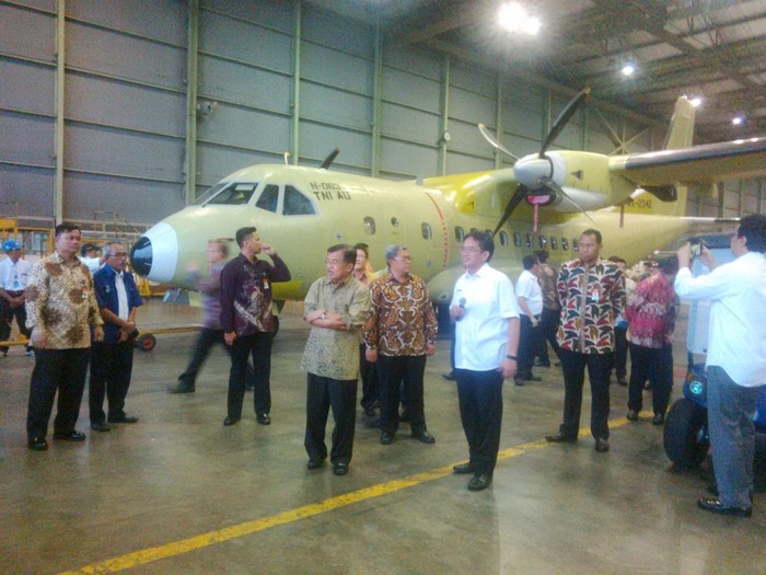 JK Tengok Produksi Pesawat Made in Bandung