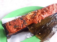 Menu andalan Pondok Ikan Bakar Kalimantan adalah ikan patin bakar bambu. Tersedia dalam berbagai ukuran dan dimasak dengan bumbu berwarna oranye pekat hingga menyerap.