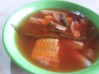 Cicipi sayur asem dengan jagung, kacang panjang, melinjo, dan nangka muda yang segar pedas ini sangat cocok sebagai pembilas lidah.