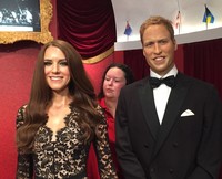Kalau ini sudah tahu bukan, Pangeran William dan Kate Middleton. Patung lilin keluarga kerajaan Inggris itu jadi salah satu spot foto favorit di Madame Tussaud Sydney (Elvan/detikTravel)