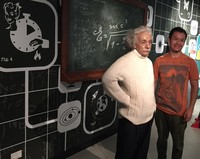 Para ilmuwan terkenal pun dibuatkan patung lilinnya. Kapan lagi, bisa berfoto bareng Albert Einstein? (Elvan/detikTravel)