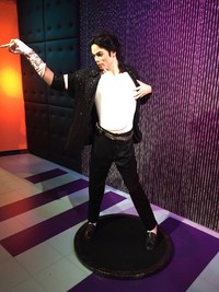 Ini dia penyanyi paling terkenal sejagad, Michael Jackson! Silakan berpose sambil bergaya dengannya (Elvan/detikTravel)