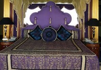 Seperti ini salah satu tempat tidur di kamar hotel Burj Al Arab. Dibuka tahun 1999, ada kamar Suite, Deluxe One Bedroom, dan Royal Suite yang tersedia di sana. Masing-masing ruangan terasa begitu mewah (Ine/detikTravel)