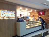 Berslogan No. 1 Donut in Japan, Mister Donut buka di Jakarta sejak tahun 2015. Gerainya ada di Mall of Indonesia dan fX Sudirman.