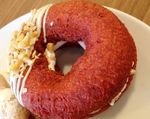Donat Mochido dan French Cruller yang Unik dari Mister Donut