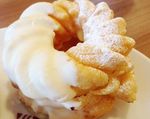 Donat Mochido dan French Cruller yang Unik dari Mister Donut