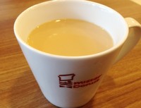 Hot Cafe Au Lait bisa free refill di Mister Donut. Kopi susu ini terasa creamy dan citarasa kopi tidak terlalu pahit.