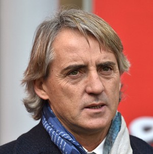 Mancini Beri Syal ke Sarri, Bergurau Minta Dibarter dengan Higuain