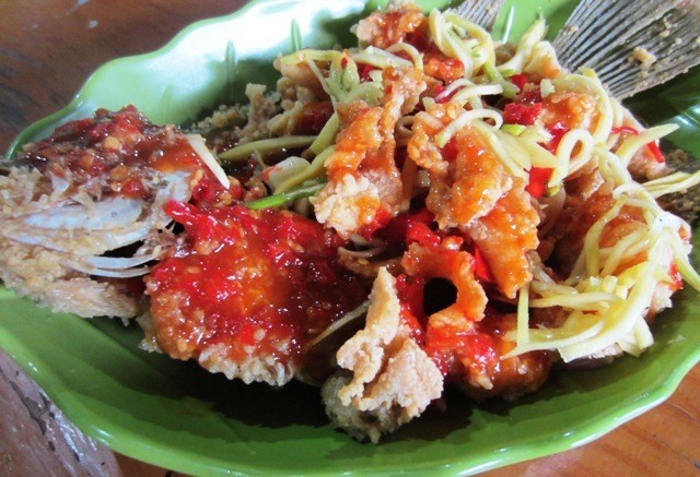 Saung Fitri: Renyah Pedas Gurame Sambal Mangga untuk Makan 