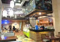 Suasana Ajag Ijig yang nyaman, cocok untuk santap bersama teman atau keluarga.