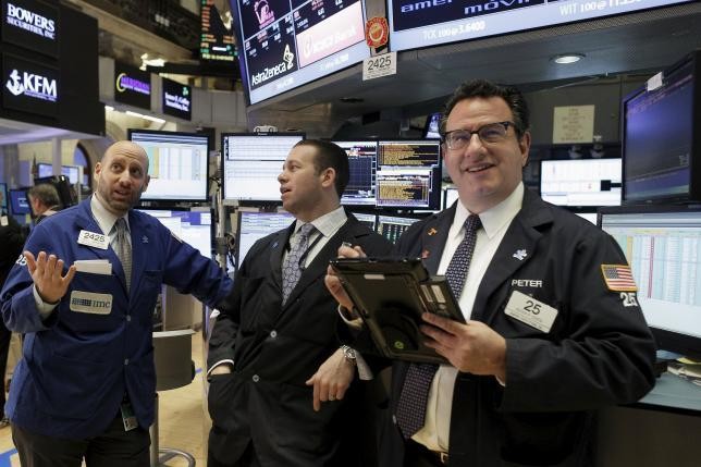 Wall Street Naik 2% Lebih di Akhir Januari