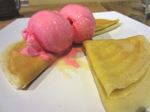 Vamilk: Ngemil Crepe Suzette Legit Sambil Minum Susu