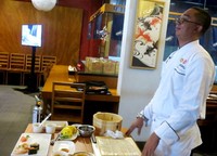 Di awal acara, chef Uki memberi petunjuk 4 jenis sushi. Ia mendemokan cara membuat Nigiri sushi (sushi tradisional dengan kepalan nasi dan topping), Gunkan sushi (sushi dengan lingkaran nori dan topping), Ura maki (inside out roll) dan Maki mono (sushi roll dengan nori di bagian luar).