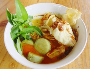 Laksa Sari: Laksa Gaya Betawi dengan Tambahan Ebi yang Gurih Wangi