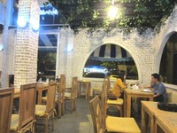 Berlokasi di kawasan Ceger, Bogor, Vamilk dikenal dengan olahan susu aneka rasa. Ruangan bersantapnya nyaman dan luas sehingga cocok untuk keluarga.