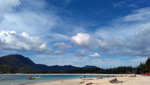 Byur! Asyiknya Liburan di Pantai Lampuuk Aceh