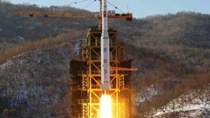 Korea Utara Luncurkan Roket Jarak Jauh Meski Dapat Peringatan