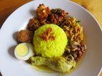 Mencicip Kelezatan Lontong Cap Go Meh Komplet di Mas Sem-Lo