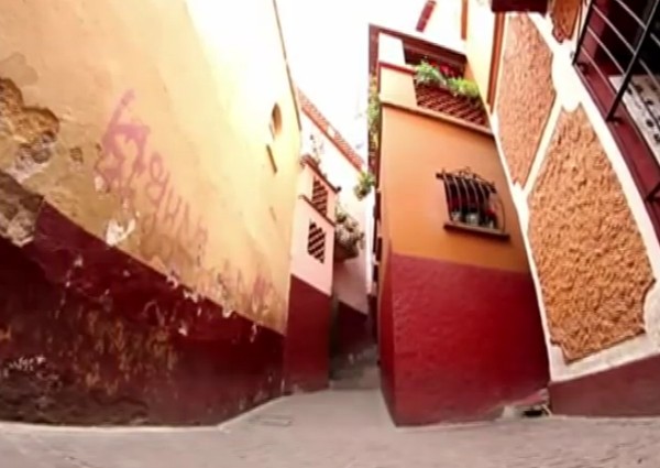 Mitos Cinta Abadi di Gang Sempit Meksiko