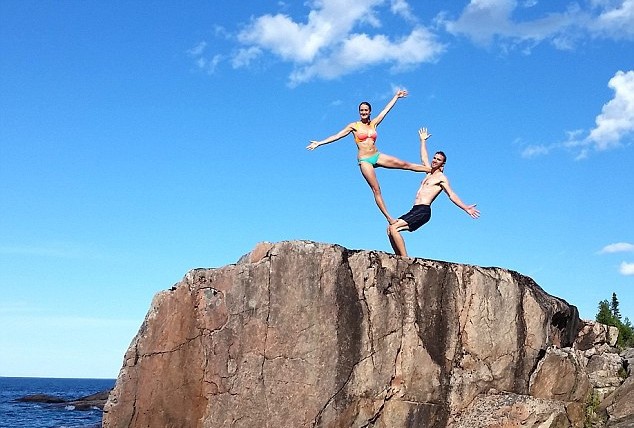Begini Jadinya Jika Pasangan Akrobat Keliling Dunia