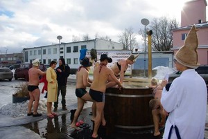 Nyeleneh, Ada Festival Maraton Sauna Semi Bugil di Estonia