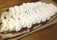 Pizzottino Nutella merupakan dessert dengan olesan Nutella dan irisan pisang segar. Whipped cream tampak berlimpah di permukaannya!