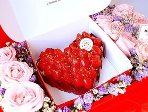 Cake, Donat, dan Nasi Bentuk Hati Ini Bisa Dipesan di Sini! (2)