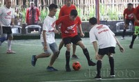 Dalam rangkaian kunjungannya ke Indonesia akhir pekan ini, Marquez dan Pedrosa mengadakan pertandingan futsal di salah satu lapangan yang terdapat di kawasan Kuningan, Sabtu (13/2) pagi WIB.