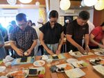 Melihat Keseruan Praktek Bikin Sushi Bersama Sushi Chef Internasional
