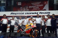 Musim lalu motor balap Repsol Honda (RC213V) diluncurkan di Indonesia, tepatnya di Bali pada 1 Februari 2015. Di tahun ini mereka memperkenalkan seri terakhirnya kepada fans Indonesia di Sentul.