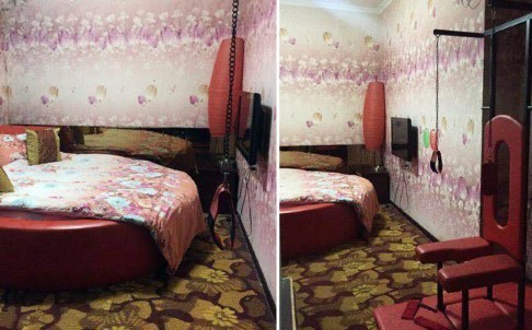 Pesawat Delay, Penumpang Ini Diberikan Kamar Bertema Erotis