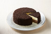 Wah, Fromage Double Cheese ini dibuat dengan campuran cokelat Indonesia yaitu Tabanan, Bali.