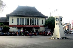 Jajan Enak dan Mantap di Pasar Gede Hardjonegoro