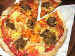 Gurih Pedas Rendang Pan Pizza di Bacchus Bar