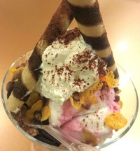 Selain makanan gurih, Bacchus Bar juga menyiapkan Gelato Bar dengan rasa unik, seperti pistachio, cream cherry, strawberry, kelapa, dan vanilla. Gelato ini bisa dibuat dalam bentuk seperti Crispy, Dairy, Banana Split, dan Marshmallow.