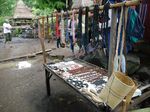 Wah! Ada Aksesoris Dari Biji-bijian di Alor