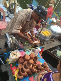 Harganya murah-murah, Untuk makanan, dibanderol 20-35 Baht atau sekitar Rp 7.500-13.000. Sedangkan minuman, sekitar 15-20 Baht atau sekitar Rp 5.000 sampai Rp 7.500 (Septi/detikTravel)