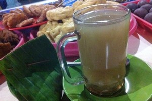 Jangan Lupa Minum Wedang Jahe dan Makan Sego Kucing di Malam Hari!