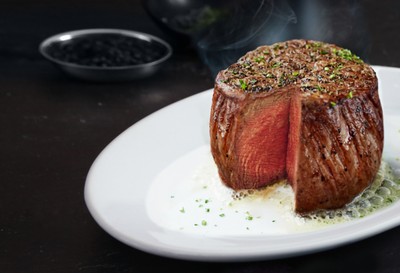 Mencicip Lezatnya Steak US Beef Prime Racikan New Orleans