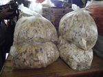 Puas Belanja Camilan di Pasar Tradisional Alor