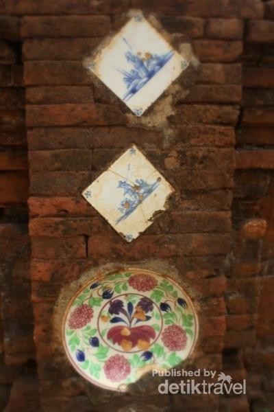 Tembok Keraton Kasepuhan Cirebon yang Berhiaskan Piring Cantik Tembok Keraton Kasepuhan Cirebon yang Berhiaskan Piring Cantik