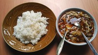 Ada banyak pilihan makanan di Gang Selot. Mulai dari Soto Mie, Tongseng, masakan padang, hingga jajanan seperti batagor atau pun siomay. (Wahyu/detikTravel)