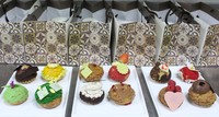 Ada 12 rasa Zeppole yang ditawarkan yaitu Strawberry Shortcake, Birthday Cake, Tiramisu, Chocolate Balinese, Peanut, Nutella, Lemon Soda Pop, Dulche de Leche, Black Forest, Matcha, Earl Grey dan Red Velvet.