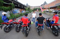 PT Wahana Makmur Sejati juga memberikan kesempatan kepada anggota komunitas Honda CBR untuk menjajal motor tersebut. (Ist/Wahana).