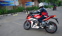 Anggota komunitas Honda CBR menjajal produk terbaru Honda itu. (Ist/Wahana).