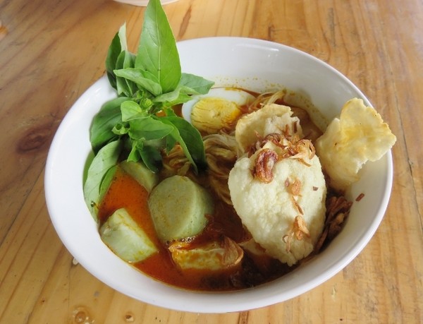 Slurp!Gurih Berempah Laksa Betawi Asli Tangerang Benteng