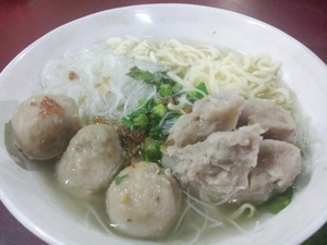 Sedep Mantep Bakso Remon dan Nasi Goreng Djowo di Stasiun Juanda!