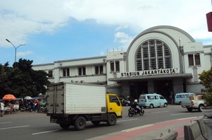 Surga Makanan Enak Ada di Stasiun Jakarta Kota