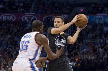 Curry Bikin Rekor Tembakan Tiga Angka, Warriors Kalahkan Thunder lewat OT